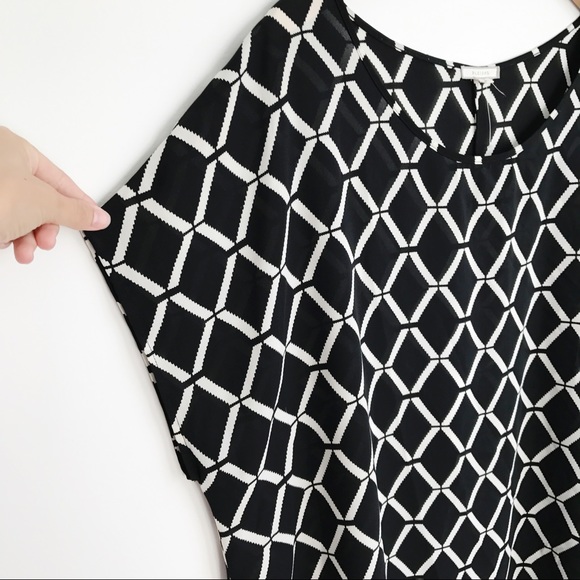 PLEIONE Cross Print Short Sleeve Blouse 2X - Picture 4 of 6